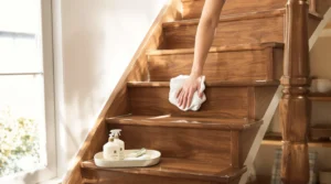 Comment nettoyer escalier en bois pour un résultat impeccable